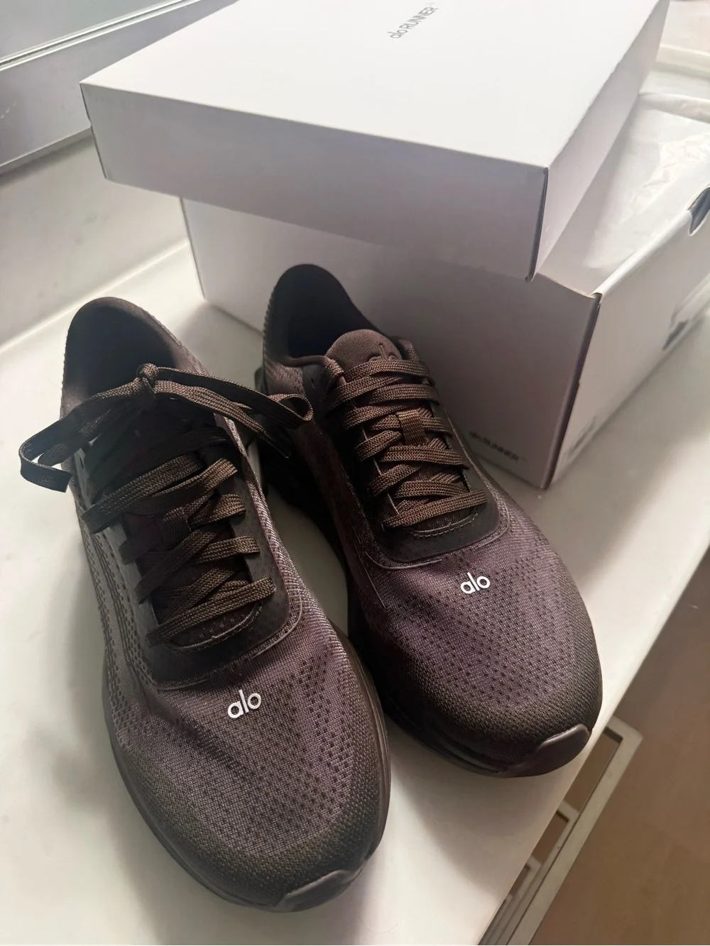 Alo runners espresso BRAND NEW IN BOX